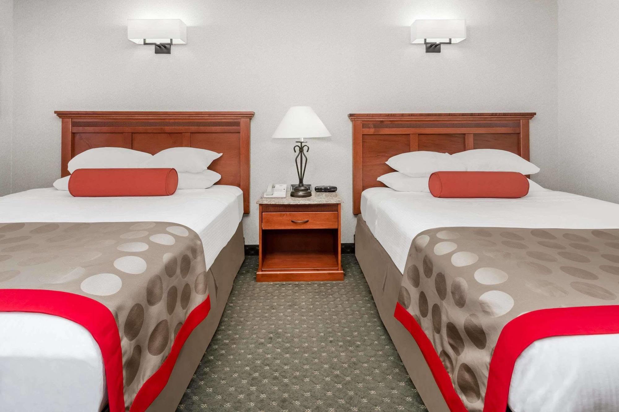 Hotel Ramada By Wyndham 3*